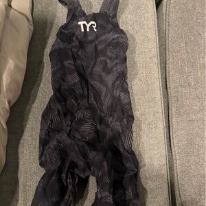 Black Patterned TYR Avictor